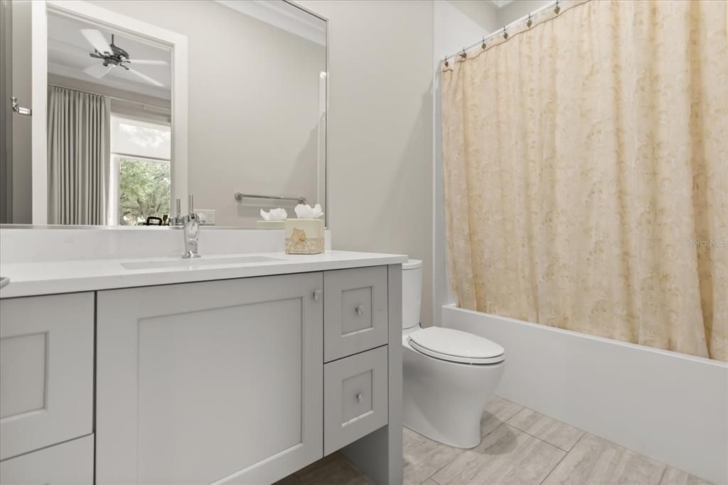 На продажу: $3,900,000 (5 спален, 4 ванн, 4387 Квадратных фут)