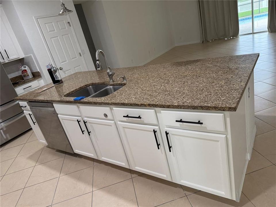 En Venta: $498,900 (4 camas, 2 baños, 2518 Pies cuadrados)