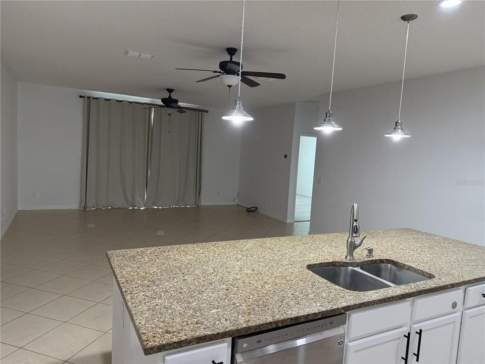 En Venta: $498,900 (4 camas, 2 baños, 2518 Pies cuadrados)