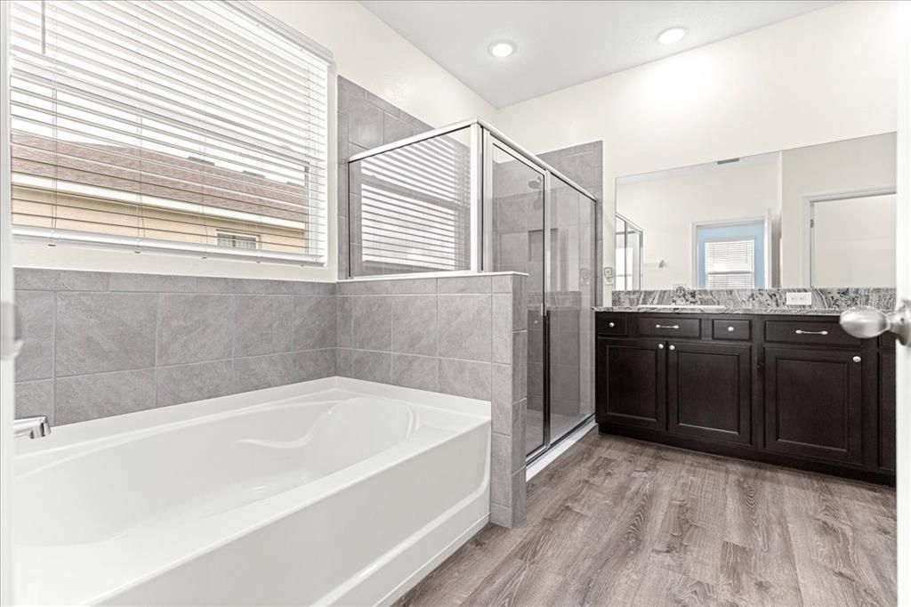 For Sale: $439,000 (4 beds, 3 baths, 2835 Square Feet)