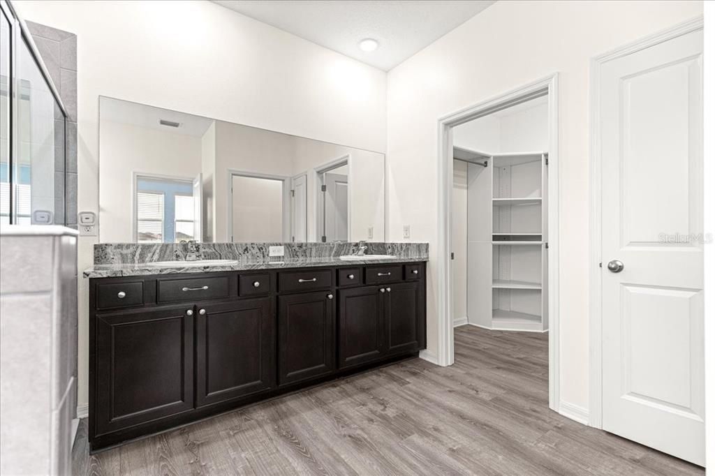 For Sale: $439,000 (4 beds, 3 baths, 2835 Square Feet)