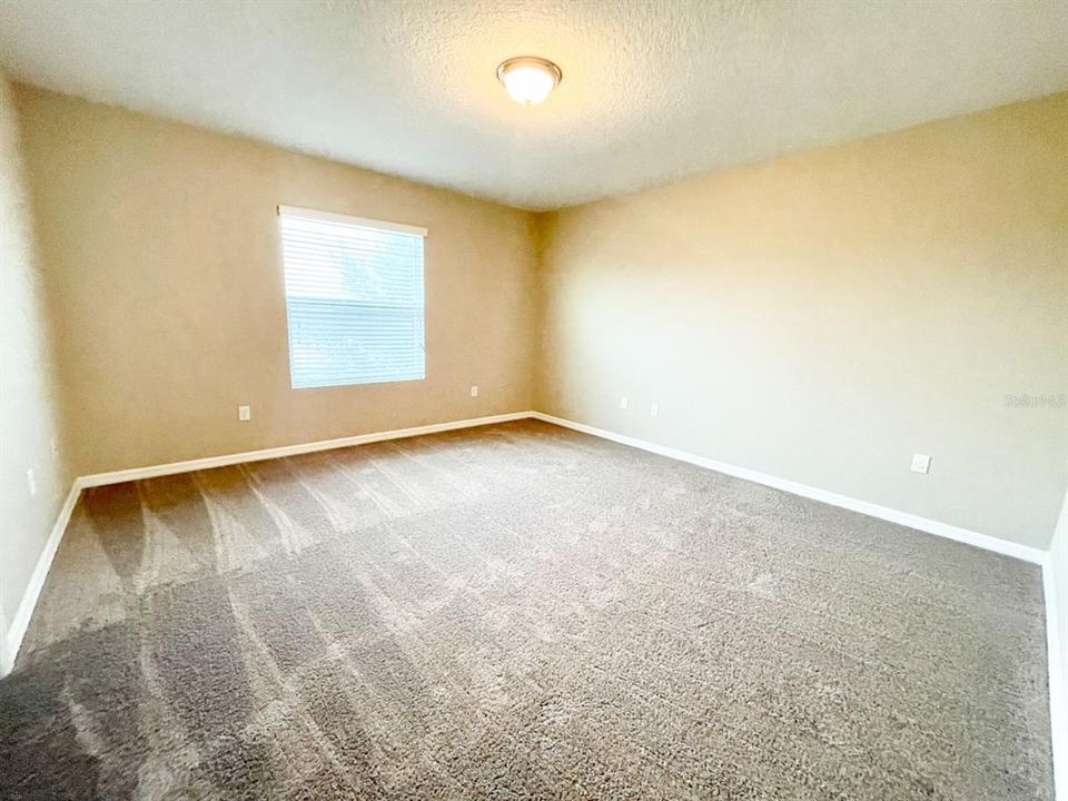 出租: $2,100 (3 贝兹, 2 浴室, 2048 平方英尺)