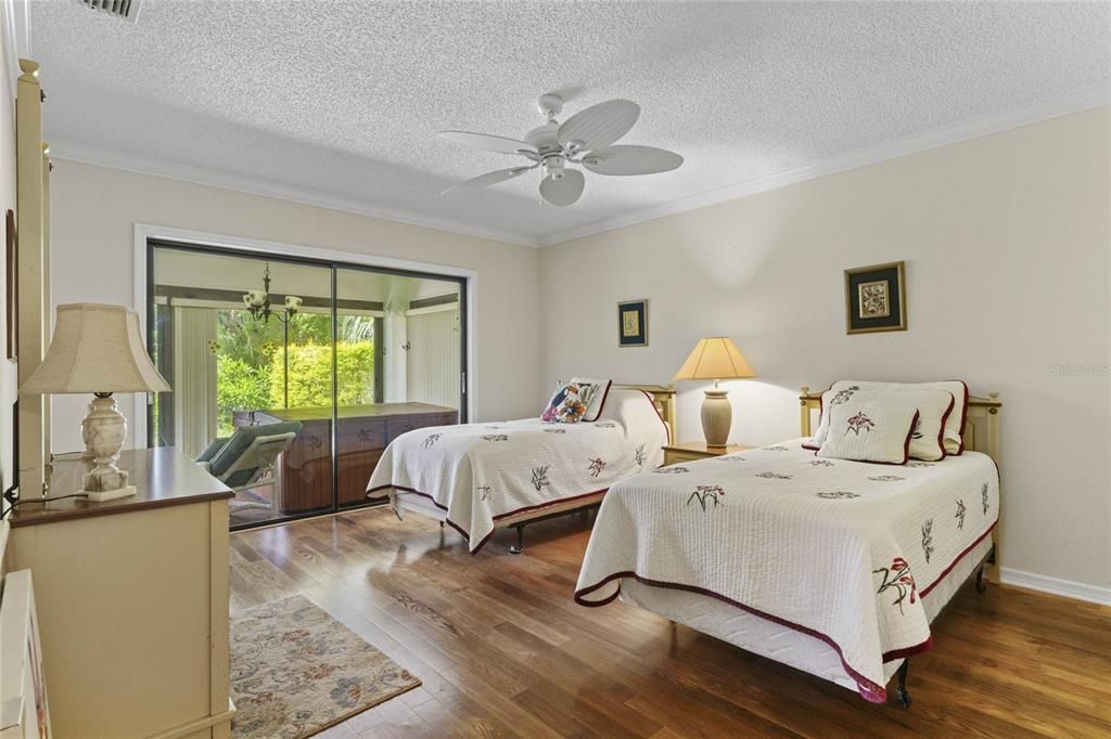 На продажу: $239,500 (2 спален, 2 ванн, 1232 Квадратных фут)