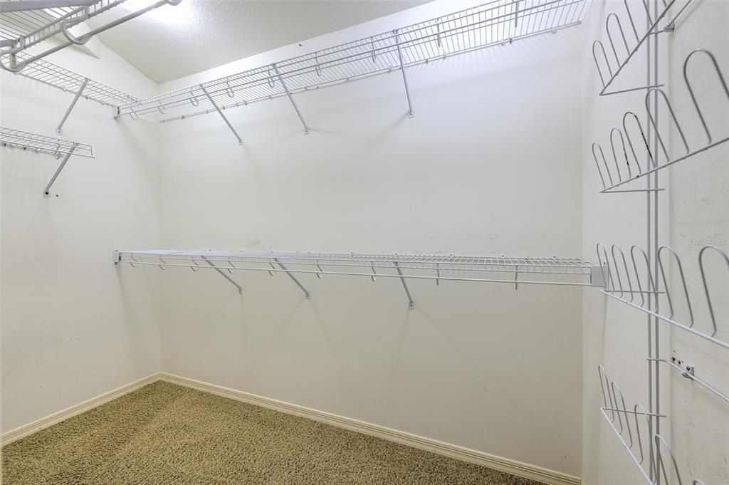 Activo con contrato: $417,500 (4 camas, 2 baños, 1986 Pies cuadrados)