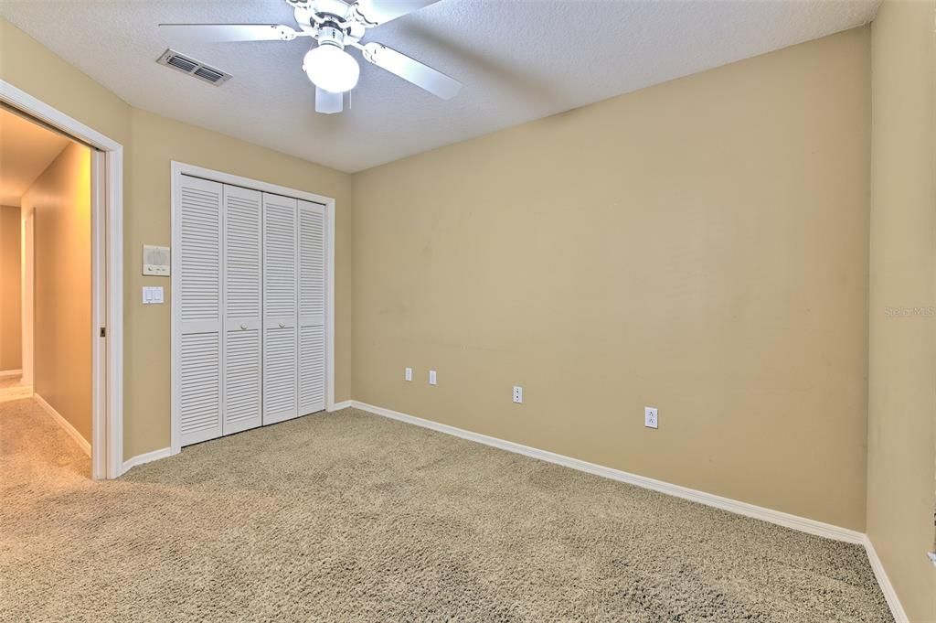 Activo con contrato: $417,500 (4 camas, 2 baños, 1986 Pies cuadrados)