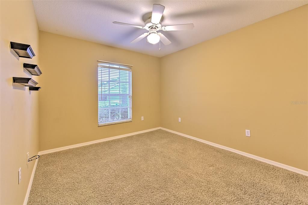 Activo con contrato: $417,500 (4 camas, 2 baños, 1986 Pies cuadrados)