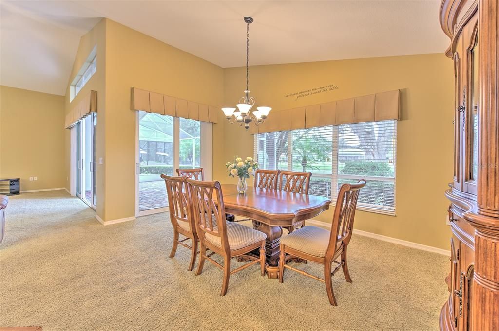 Activo con contrato: $417,500 (4 camas, 2 baños, 1986 Pies cuadrados)