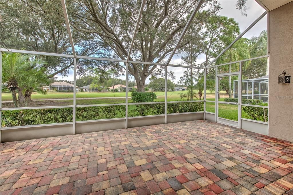 Activo con contrato: $417,500 (4 camas, 2 baños, 1986 Pies cuadrados)