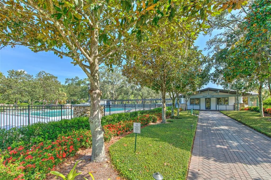 Activo con contrato: $417,500 (4 camas, 2 baños, 1986 Pies cuadrados)