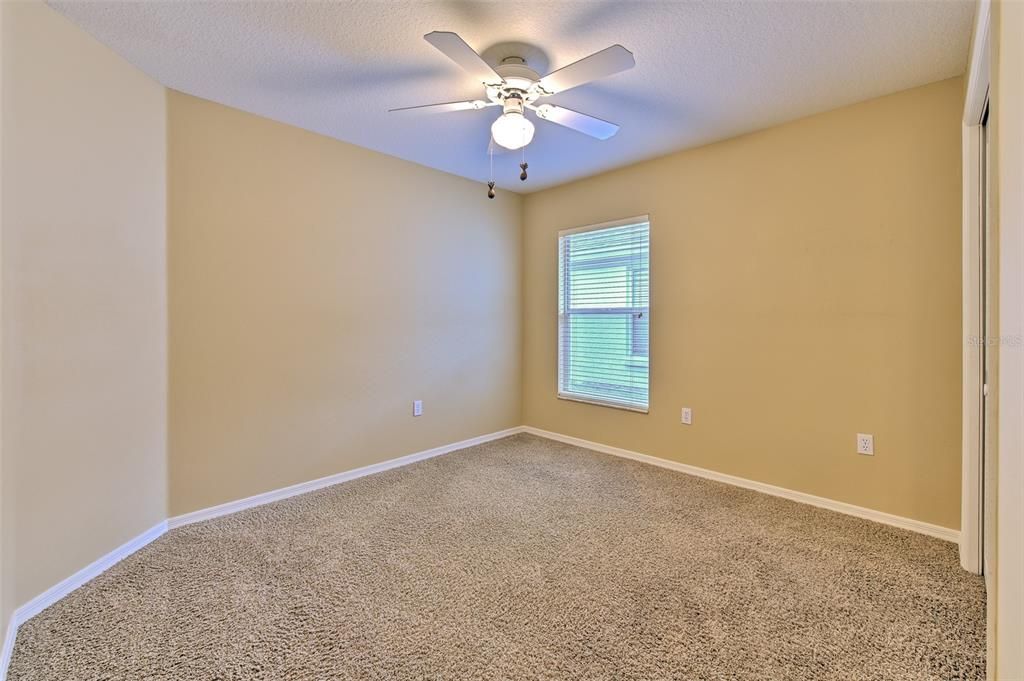 Activo con contrato: $417,500 (4 camas, 2 baños, 1986 Pies cuadrados)