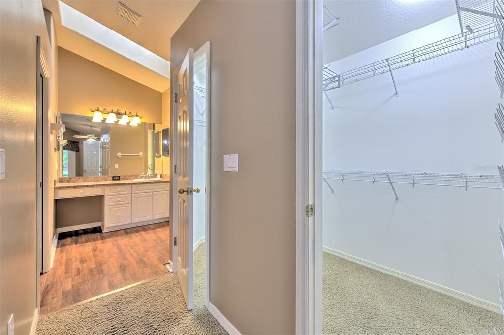 Activo con contrato: $417,500 (4 camas, 2 baños, 1986 Pies cuadrados)