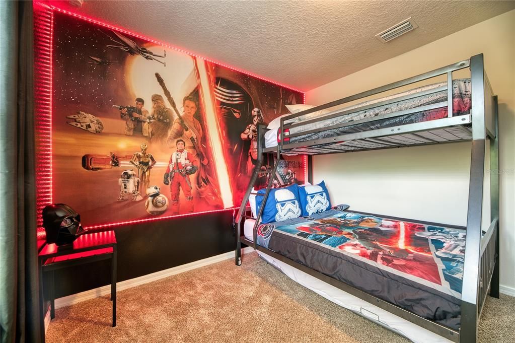 На продажу: $459,999 (5 спален, 4 ванн, 2263 Квадратных фут)