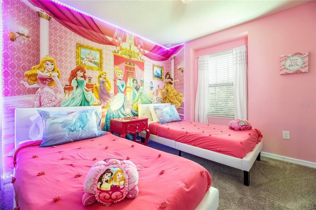 На продажу: $459,999 (5 спален, 4 ванн, 2263 Квадратных фут)