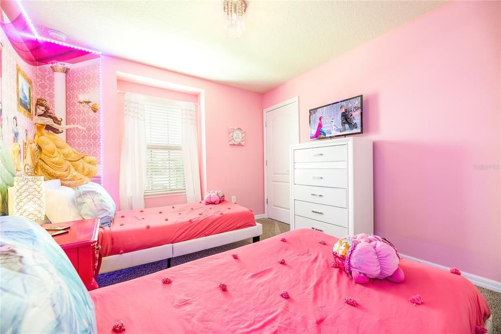 На продажу: $459,999 (5 спален, 4 ванн, 2263 Квадратных фут)