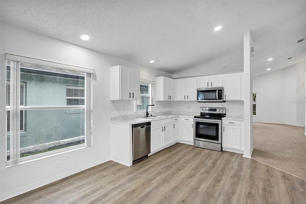 На продажу: $420,000 (4 спален, 2 ванн, 1948 Квадратных фут)