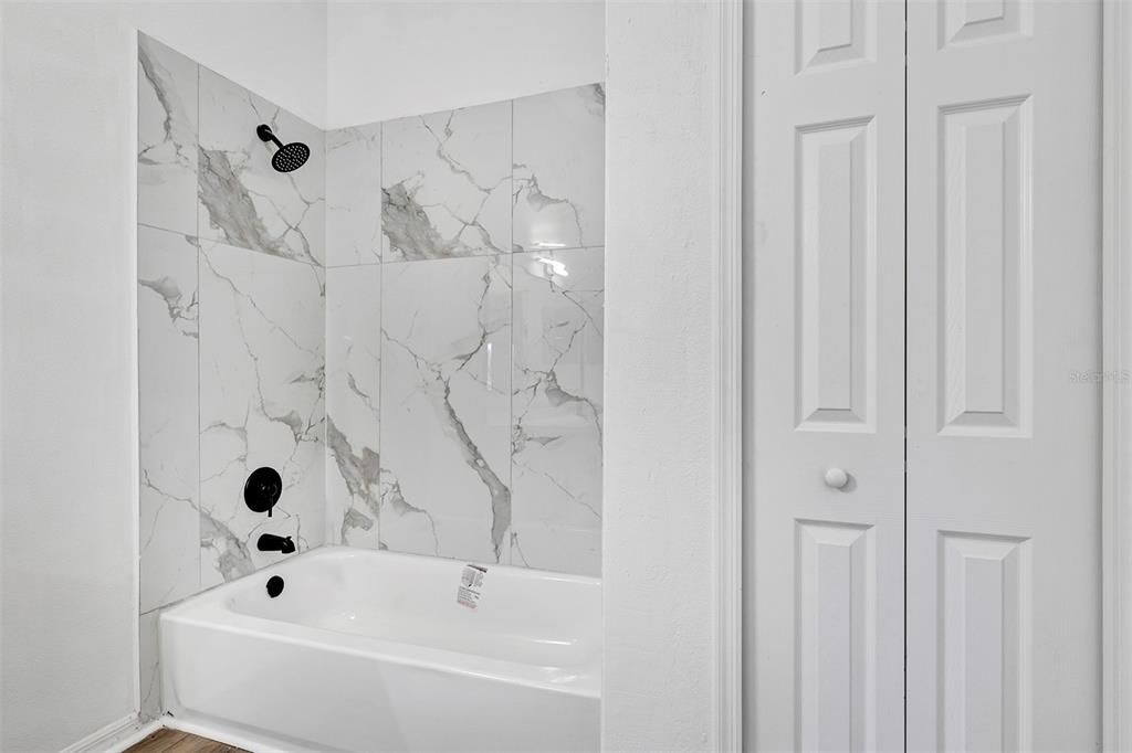 На продажу: $420,000 (4 спален, 2 ванн, 1948 Квадратных фут)