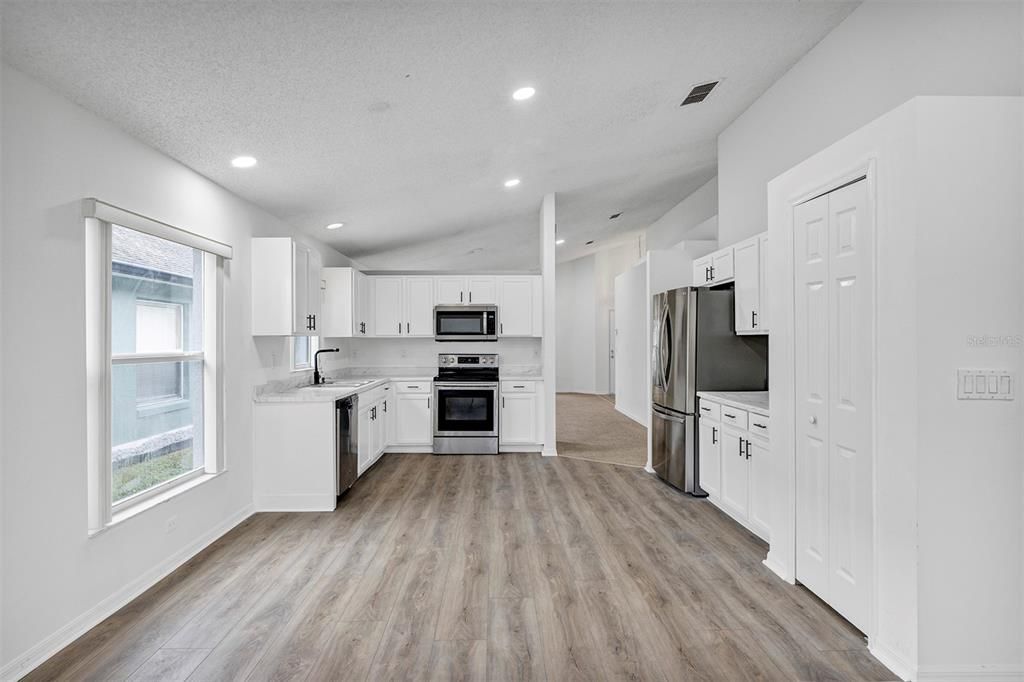 На продажу: $420,000 (4 спален, 2 ванн, 1948 Квадратных фут)