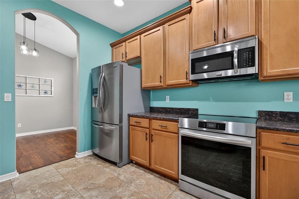 For Sale: $399,000 (3 beds, 2 baths, 1717 Square Feet)