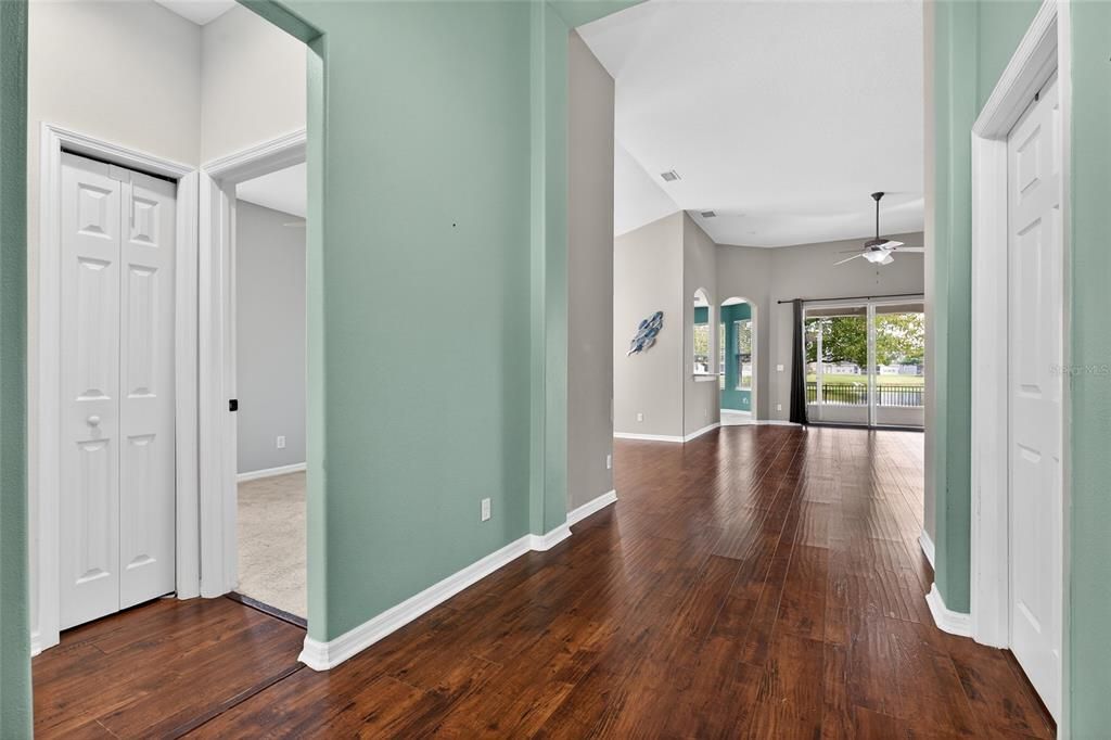 For Sale: $399,000 (3 beds, 2 baths, 1717 Square Feet)