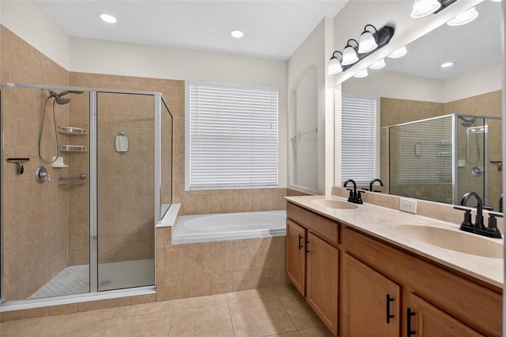 For Sale: $399,000 (3 beds, 2 baths, 1717 Square Feet)