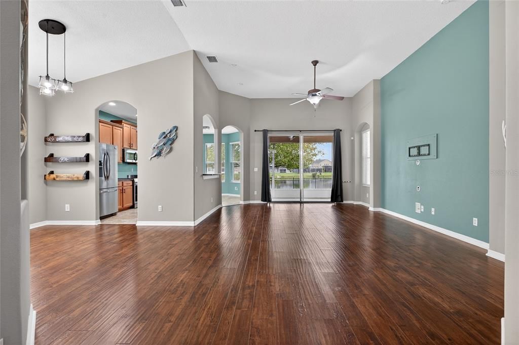 For Sale: $399,000 (3 beds, 2 baths, 1717 Square Feet)