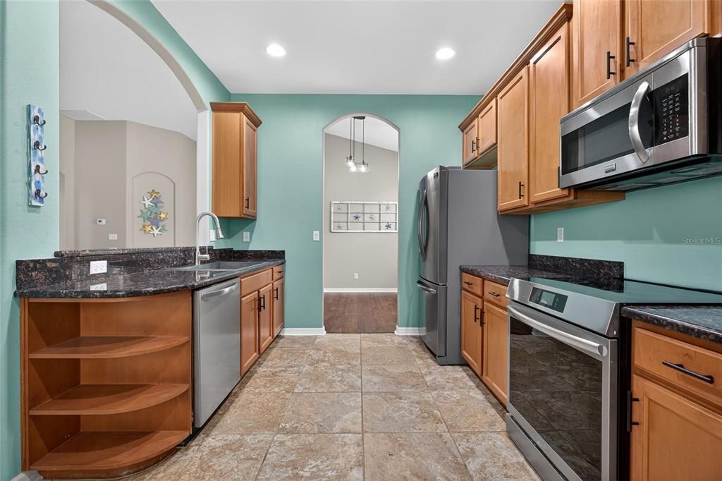 For Sale: $399,000 (3 beds, 2 baths, 1717 Square Feet)