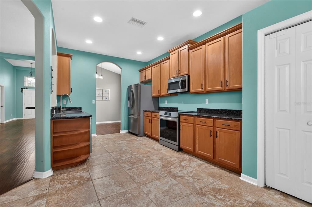 For Sale: $399,000 (3 beds, 2 baths, 1717 Square Feet)