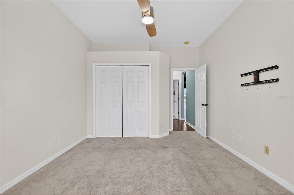 For Sale: $399,000 (3 beds, 2 baths, 1717 Square Feet)