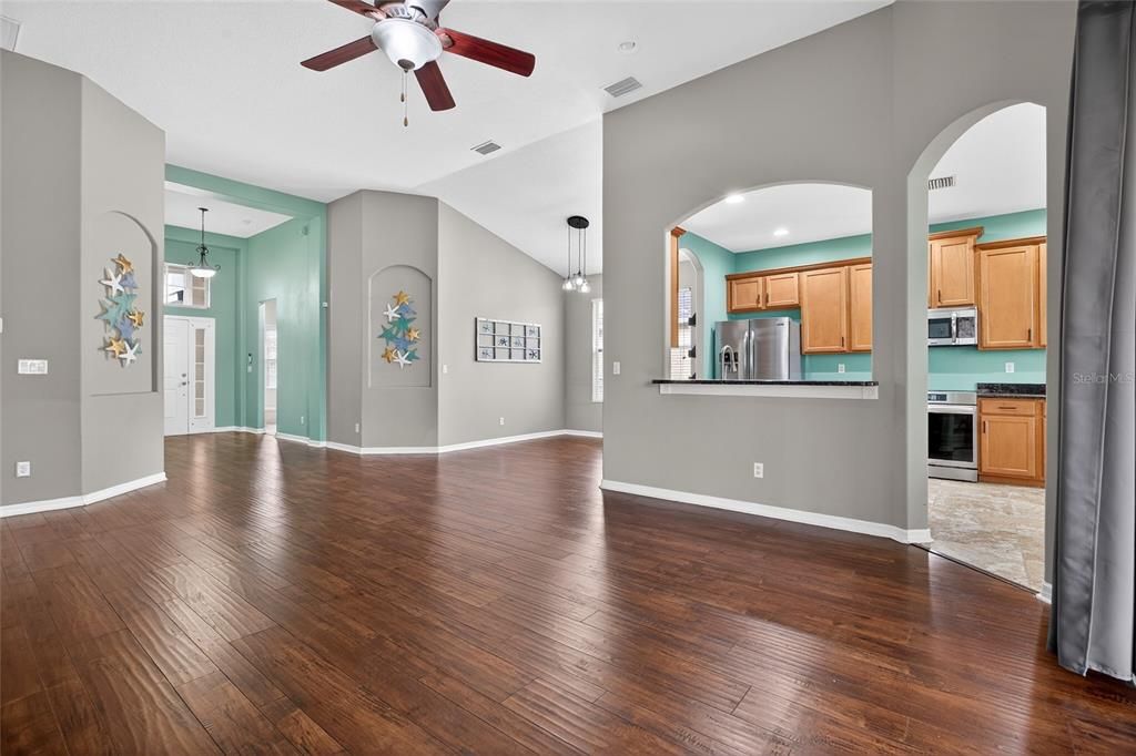 For Sale: $399,000 (3 beds, 2 baths, 1717 Square Feet)