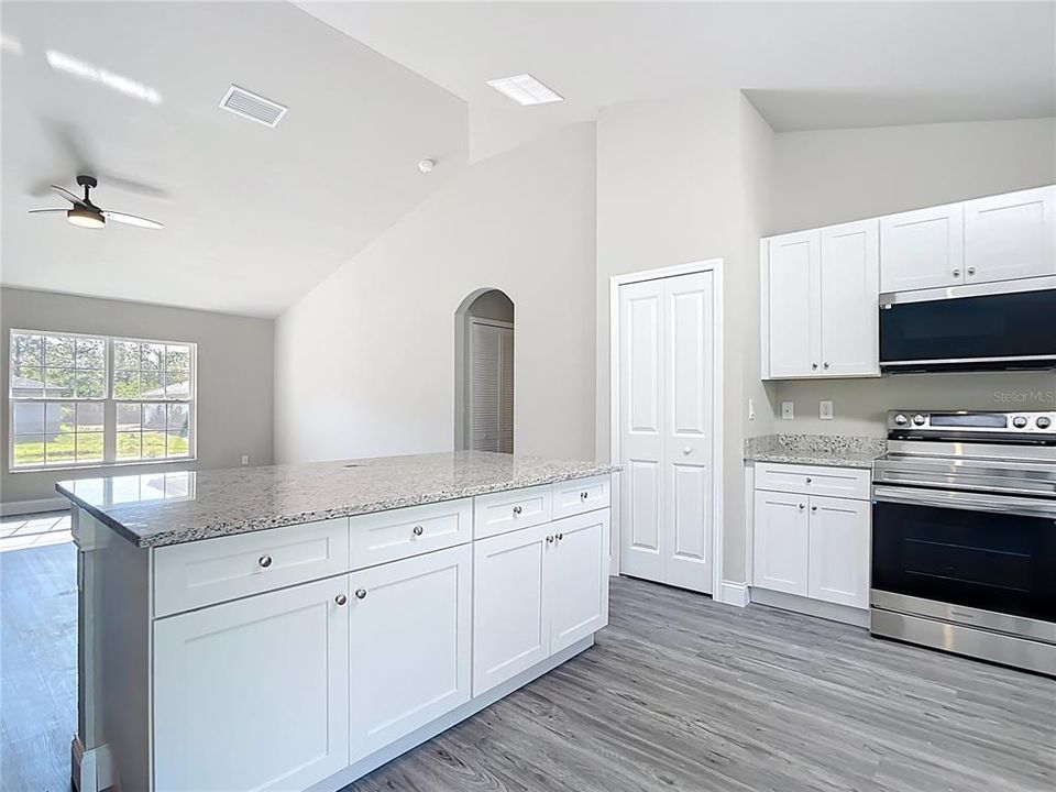 En Venta: $309,000 (3 camas, 2 baños, 1453 Pies cuadrados)