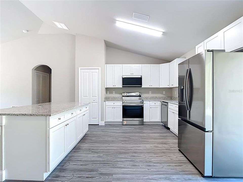 En Venta: $309,000 (3 camas, 2 baños, 1453 Pies cuadrados)