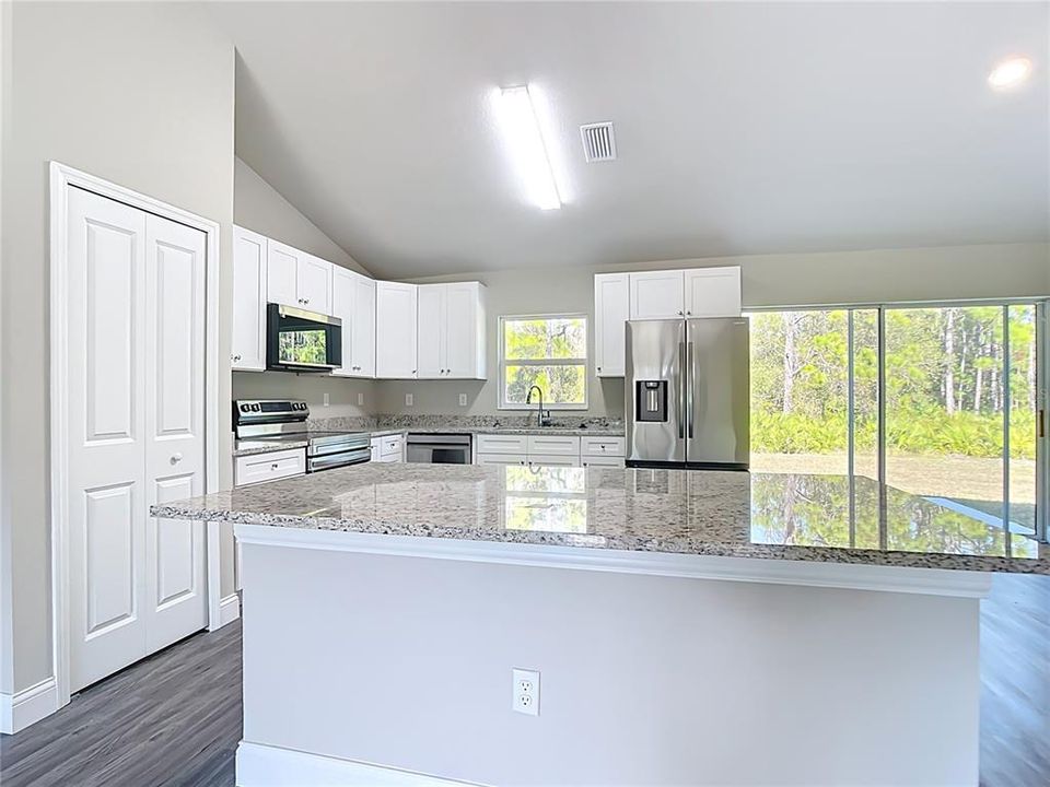 En Venta: $309,000 (3 camas, 2 baños, 1453 Pies cuadrados)