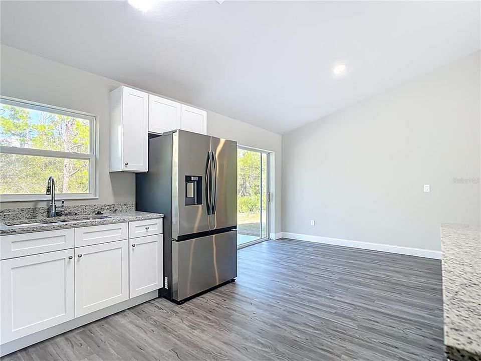 En Venta: $309,000 (3 camas, 2 baños, 1453 Pies cuadrados)