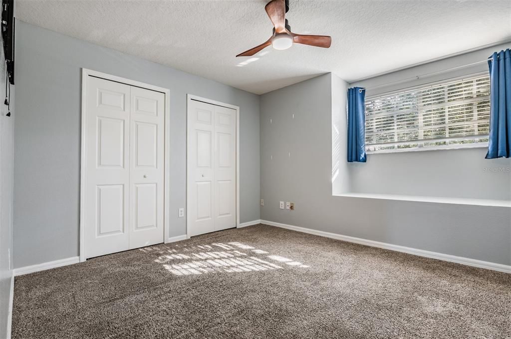 En Venta: $439,000 (4 camas, 2 baños, 2454 Pies cuadrados)