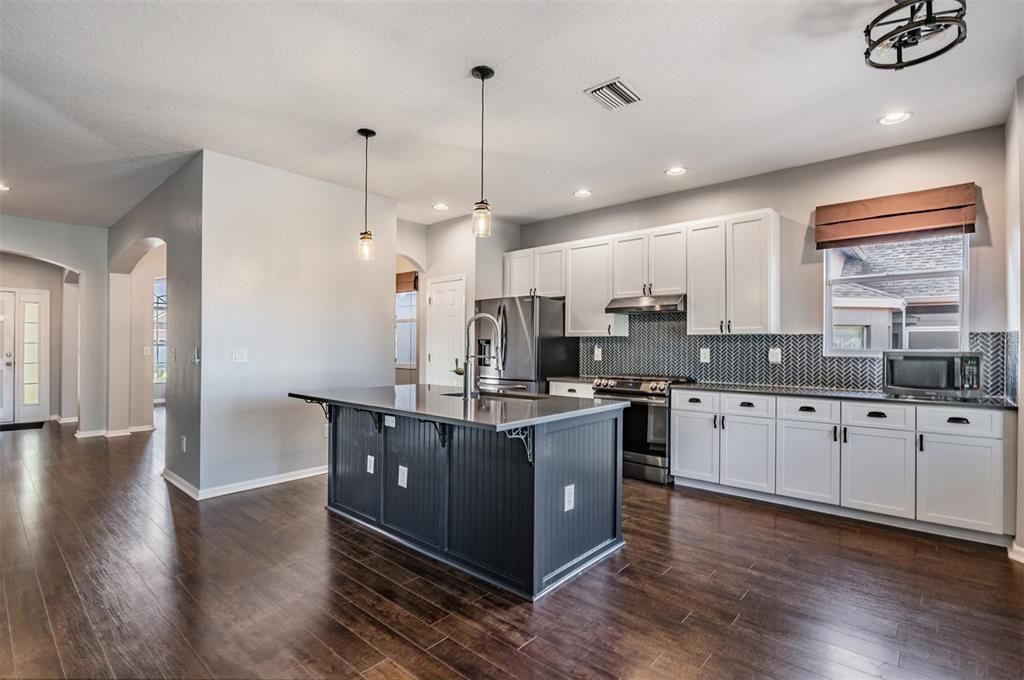 En Venta: $439,000 (4 camas, 2 baños, 2454 Pies cuadrados)