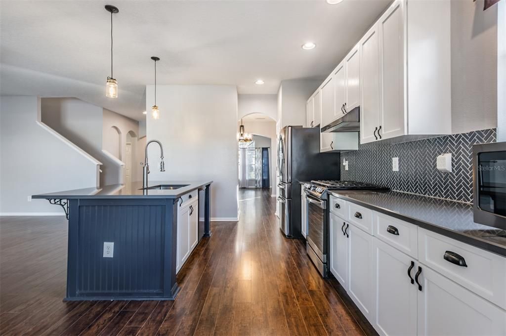 En Venta: $439,000 (4 camas, 2 baños, 2454 Pies cuadrados)