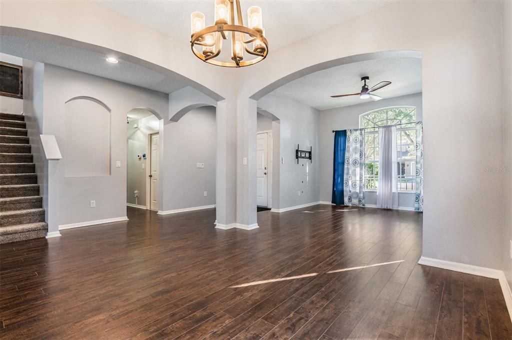 En Venta: $439,000 (4 camas, 2 baños, 2454 Pies cuadrados)