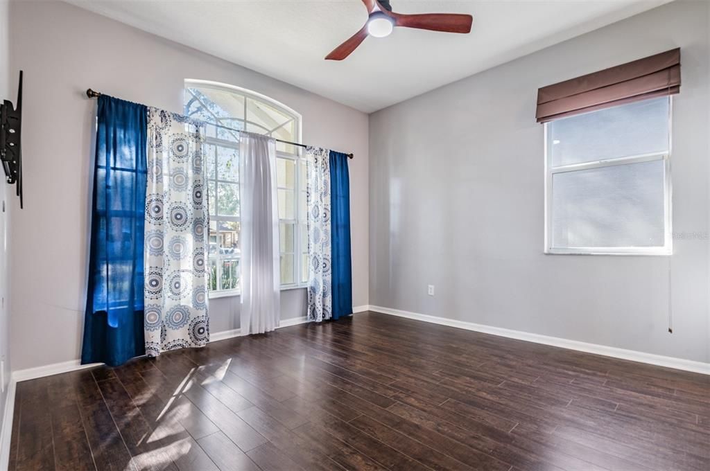 En Venta: $439,000 (4 camas, 2 baños, 2454 Pies cuadrados)