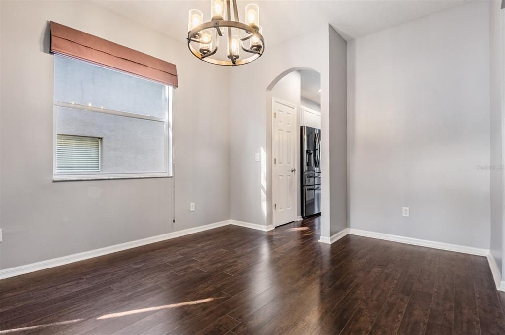 En Venta: $439,000 (4 camas, 2 baños, 2454 Pies cuadrados)