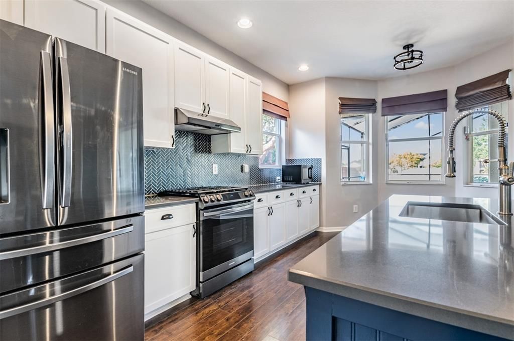 En Venta: $439,000 (4 camas, 2 baños, 2454 Pies cuadrados)