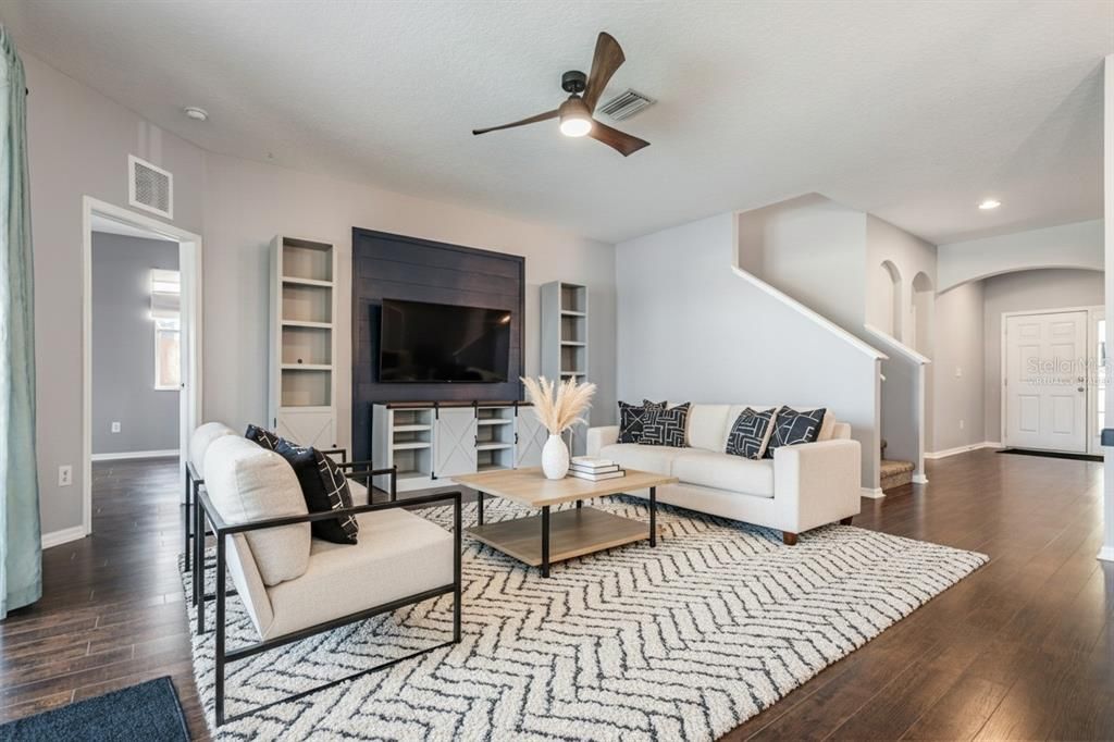 En Venta: $439,000 (4 camas, 2 baños, 2454 Pies cuadrados)