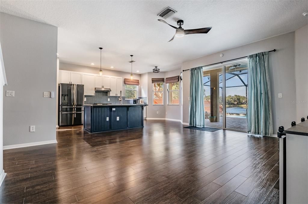 En Venta: $439,000 (4 camas, 2 baños, 2454 Pies cuadrados)