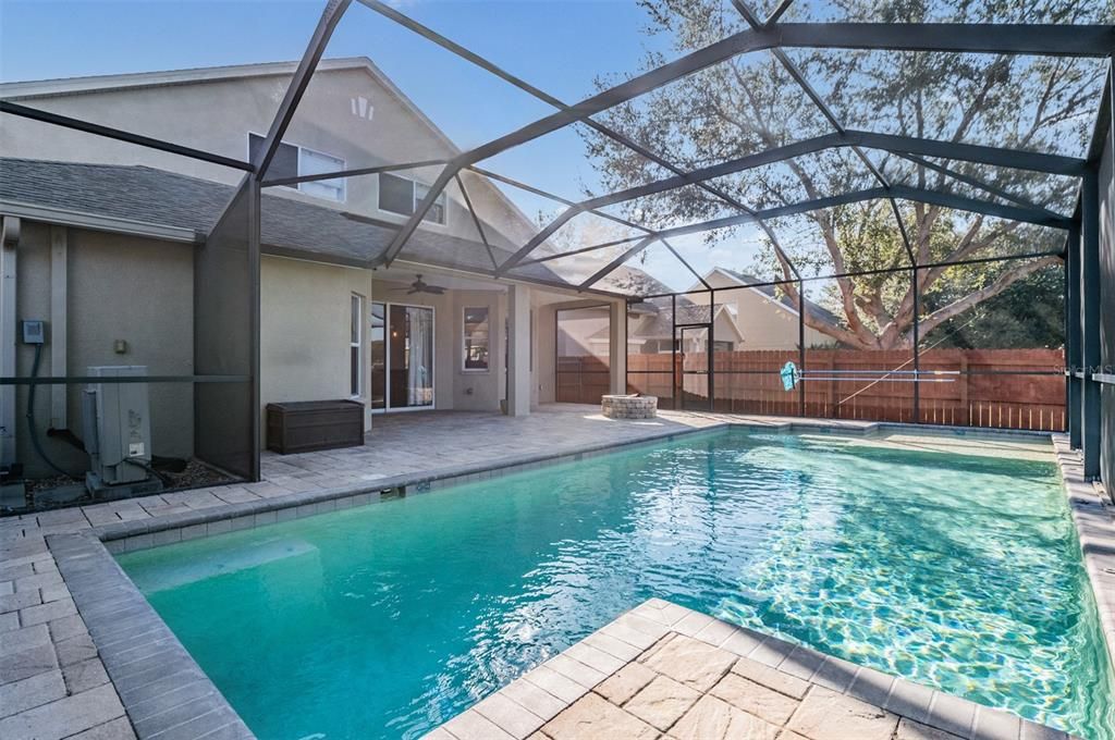 En Venta: $439,000 (4 camas, 2 baños, 2454 Pies cuadrados)