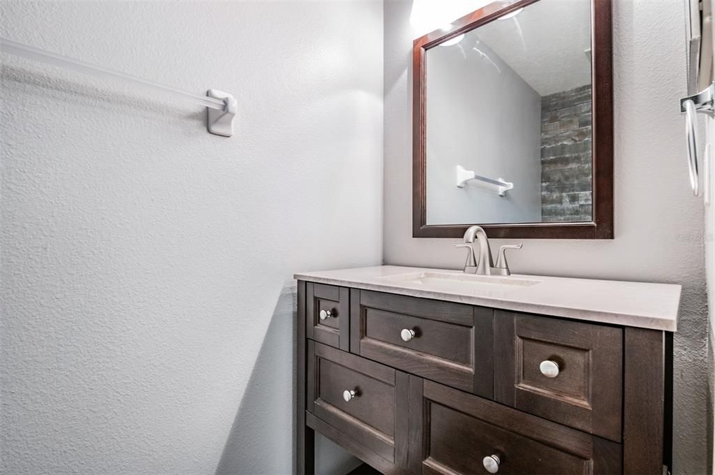 En Venta: $439,000 (4 camas, 2 baños, 2454 Pies cuadrados)