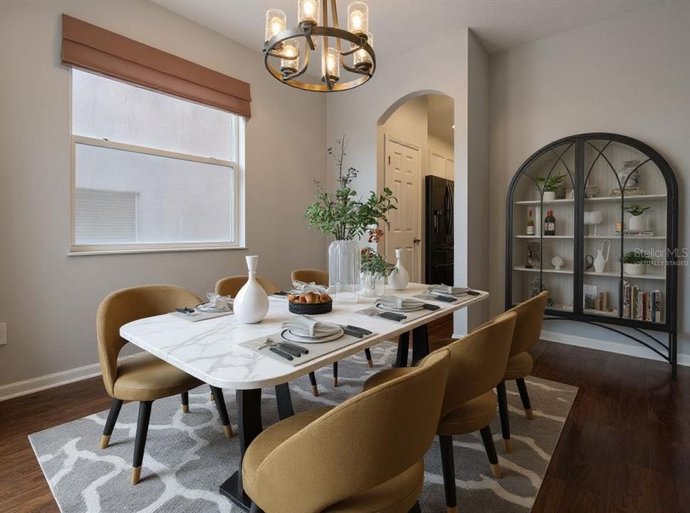 En Venta: $439,000 (4 camas, 2 baños, 2454 Pies cuadrados)