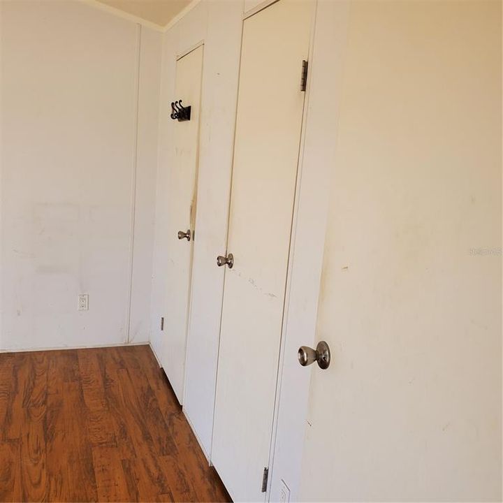 For Sale: $380,000 (2 beds, 2 baths, 896 Square Feet)