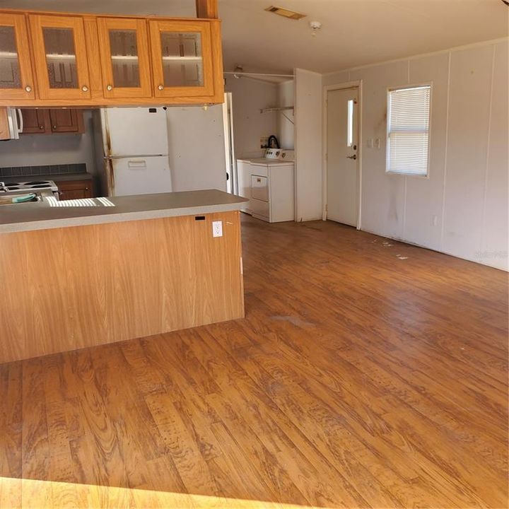 For Sale: $380,000 (2 beds, 2 baths, 896 Square Feet)