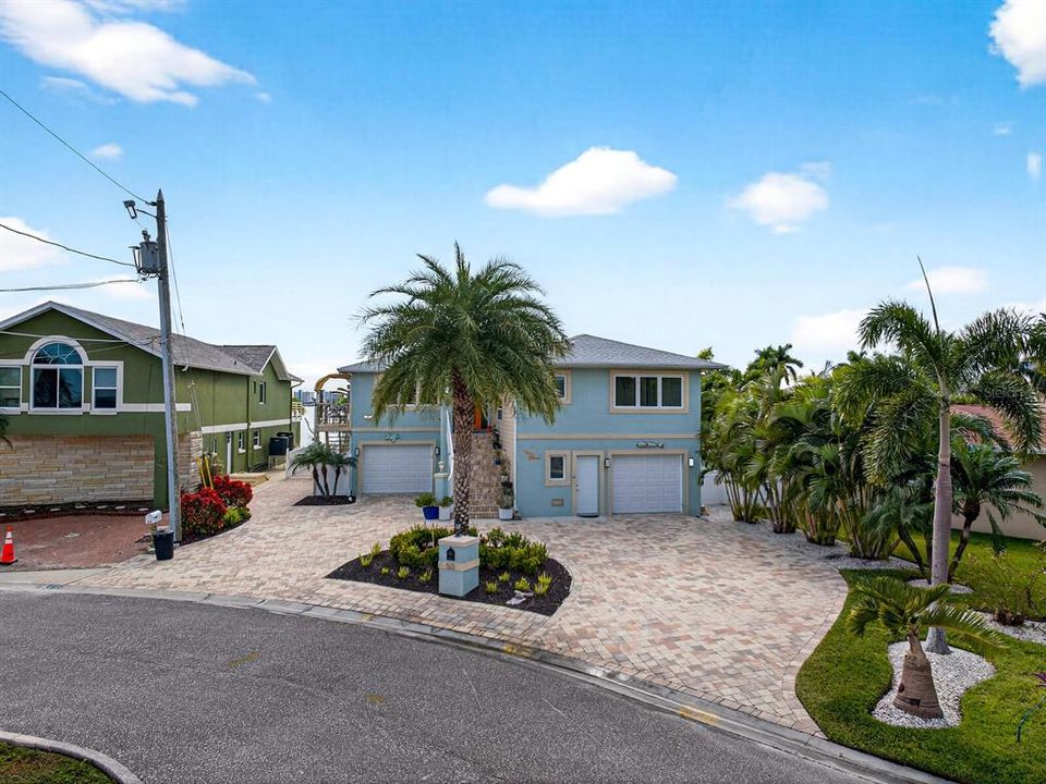 For Sale: $2,350,000 (4 beds, 3 baths, 3005 Square Feet)