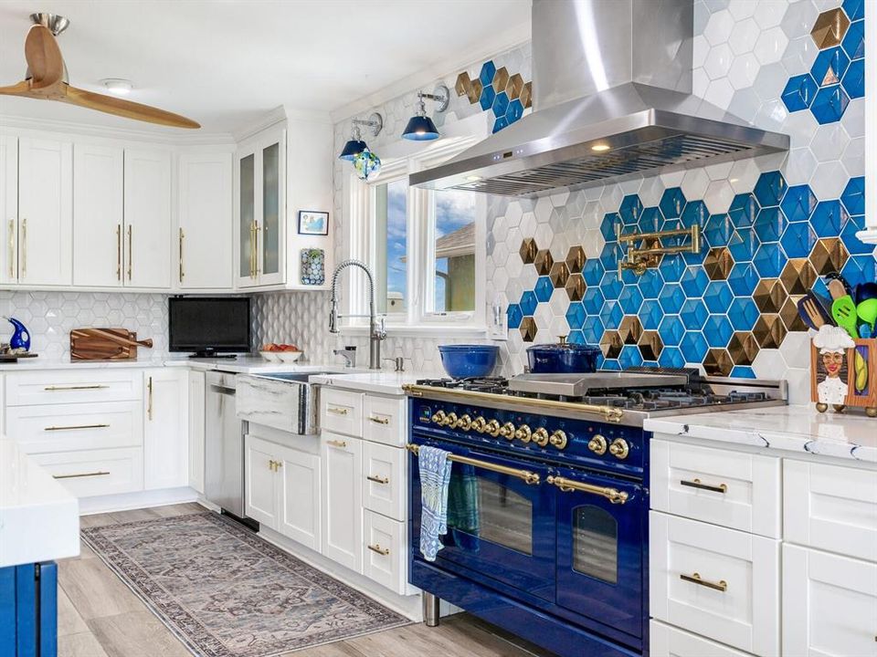 For Sale: $2,350,000 (4 beds, 3 baths, 3005 Square Feet)