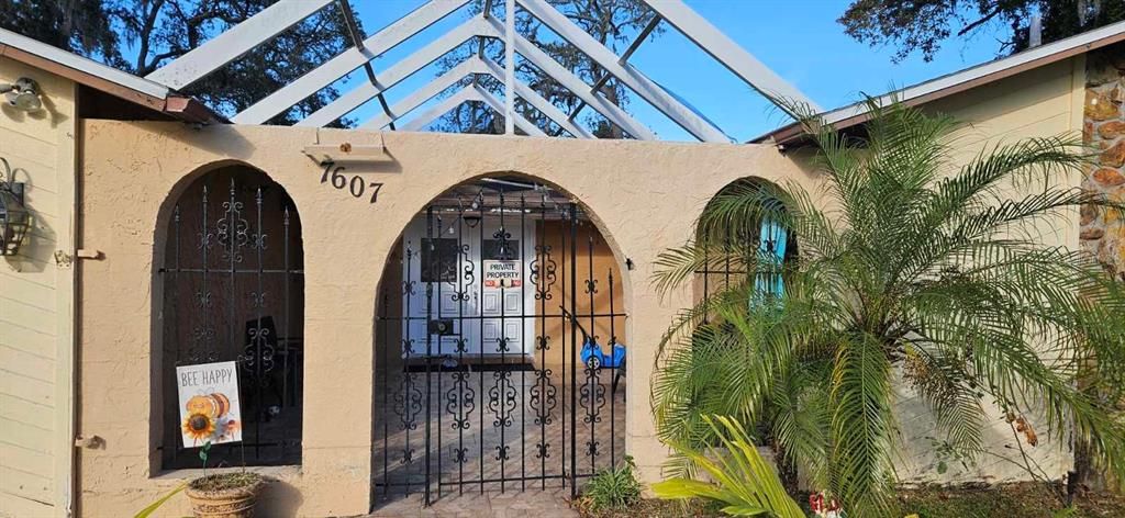 For Sale: $314,900 (2 beds, 2 baths, 1860 Square Feet)